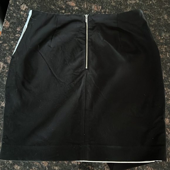 Banana republic skirt, size 4 - Picture 2 of 3